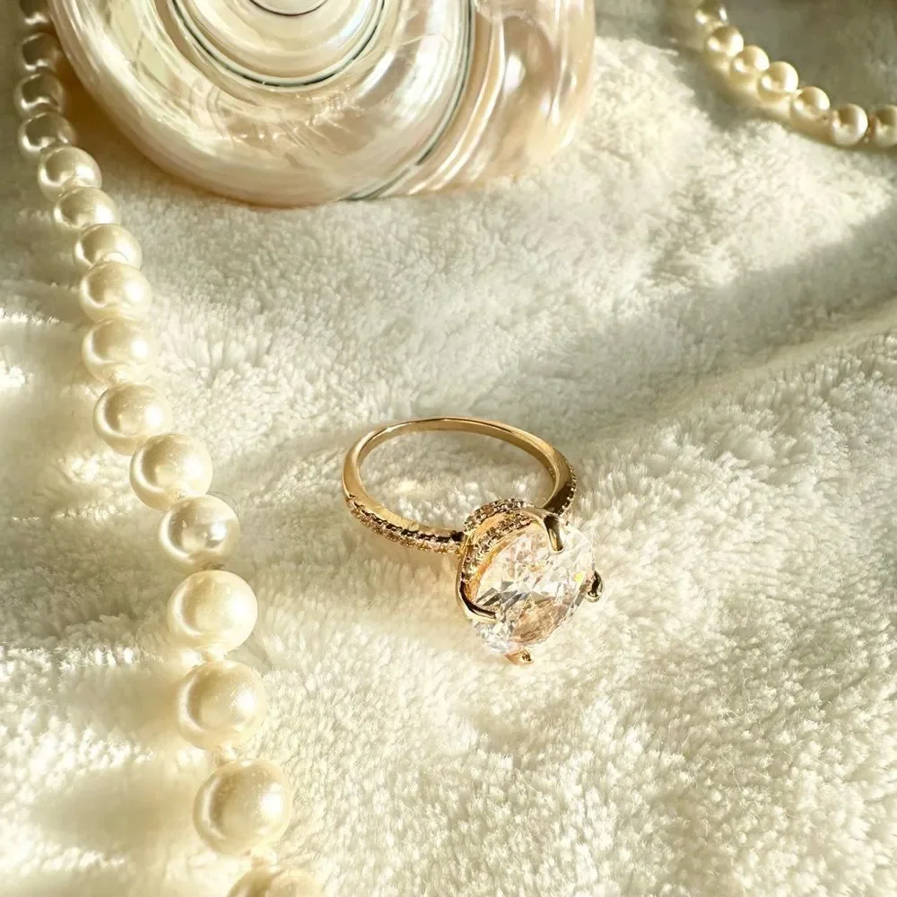 Gorgeous Oval cut cubic zirconia solitaire ring